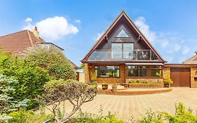 Moongate By Bournecoast - A Delightful Chalet Bungalow With A Garden And Parking - Hb10672